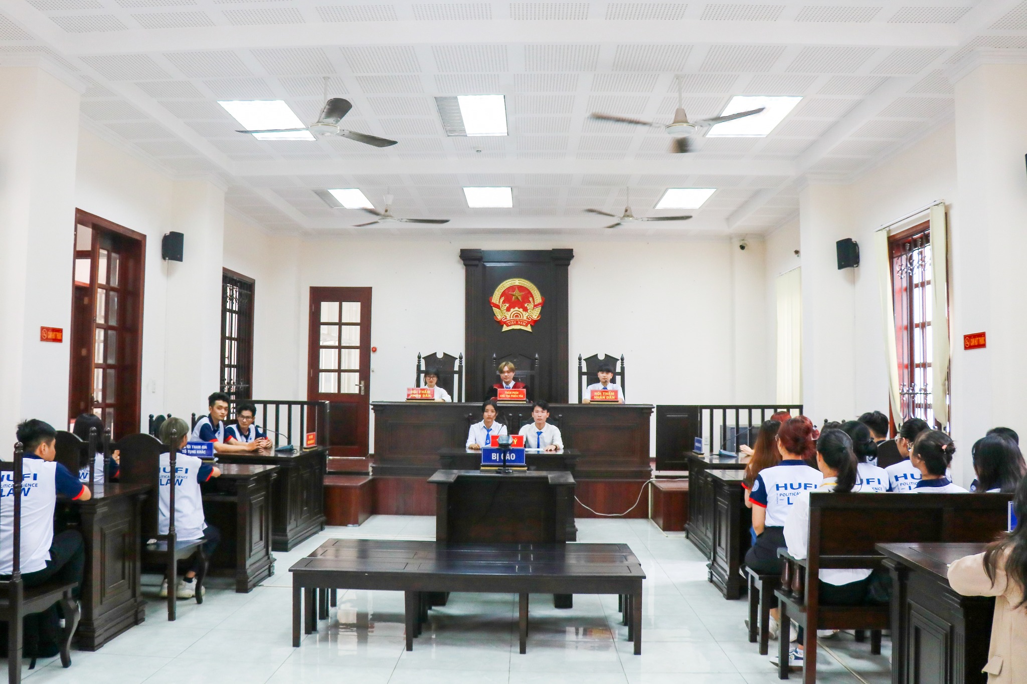 Luật